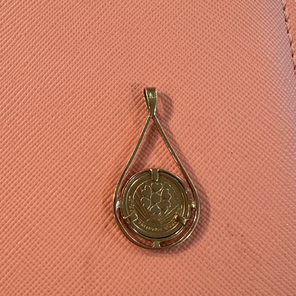 14 carat real gold, a pendant in the shape of a drop with a coin inside, 2.5 g
